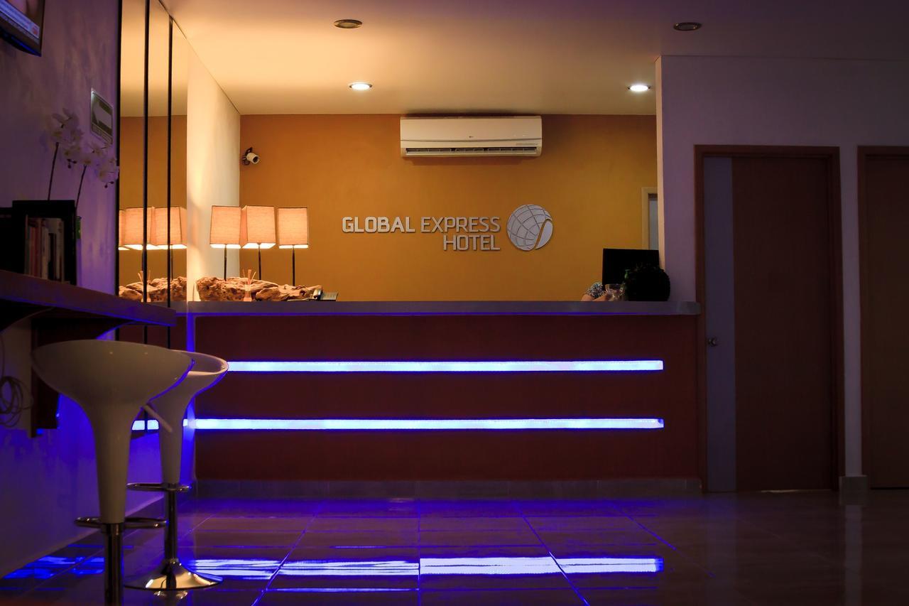 Global Express Hotel Эскарсега Экстерьер фото