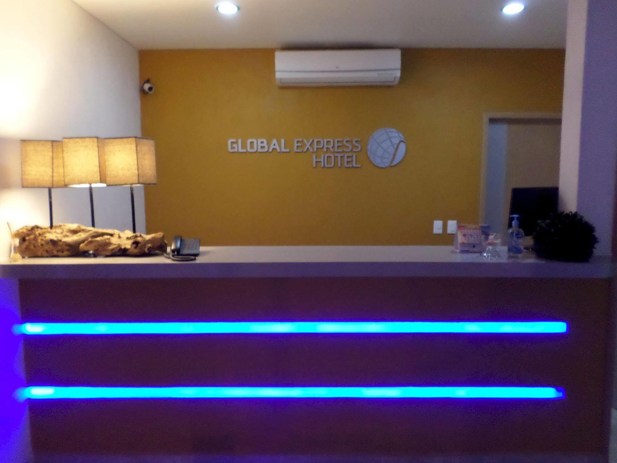 Global Express Hotel Эскарсега Экстерьер фото